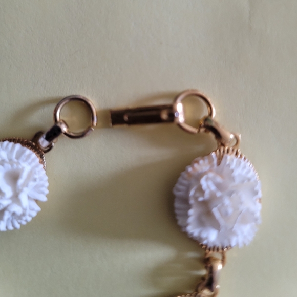 Vintage Carved Flower Bracelet - Picture 2 of 4